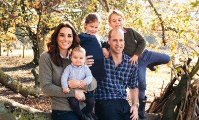 SJARMERENDE SMÅTROLL: Kate og William sammen med prins Louis (1), prinsesse Charlotte (4) og prins George (5). Foto: NTB scanpix SJARMERENDE SMÅTROLL: Kate og William sammen med prins Louis (1), prinsesse Charlotte (4) og prins George (5). Foto: NTB scanpix